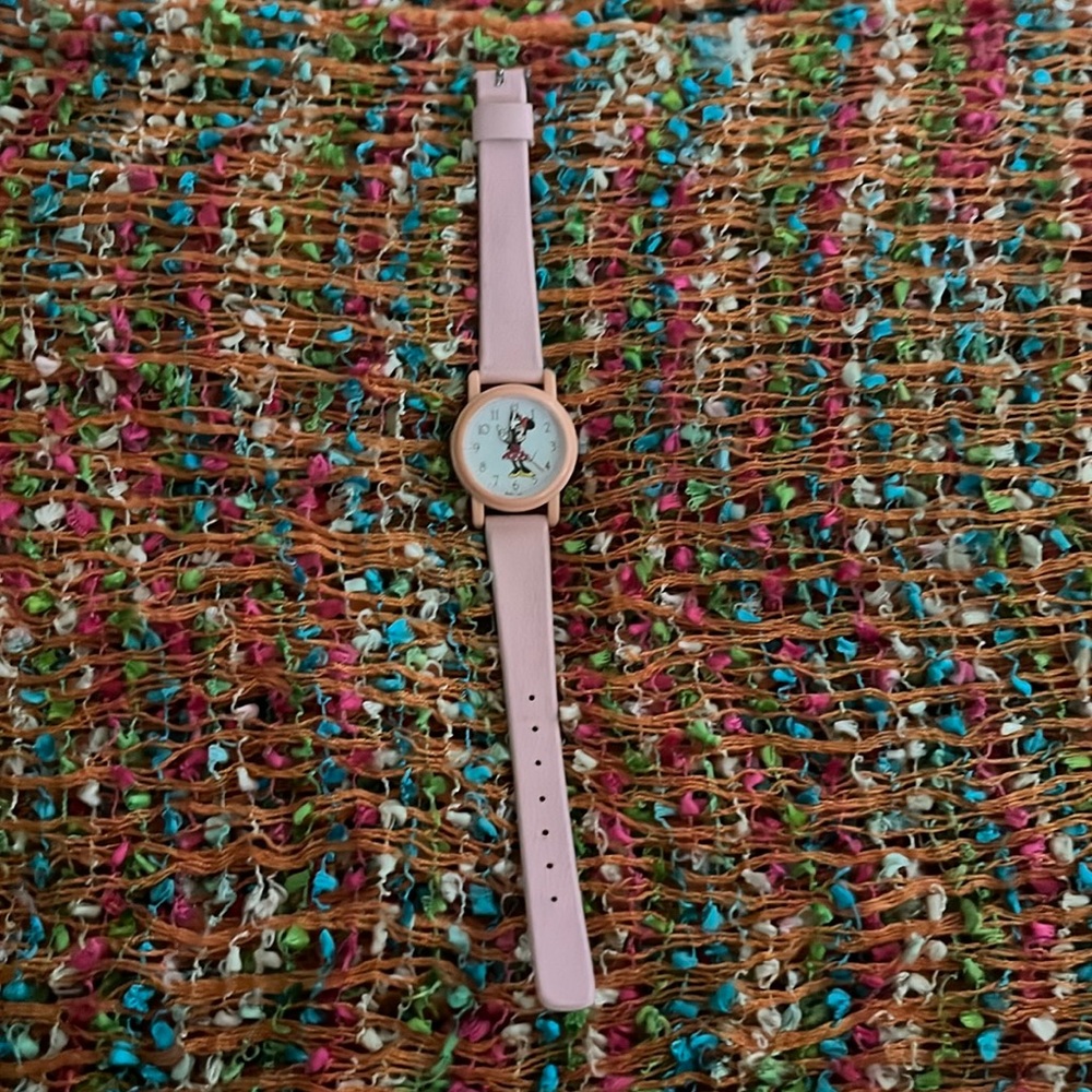 Disney Store Exclusive Minnie Mouse Watch - New in Box - Pink - NEEDS BATTERY